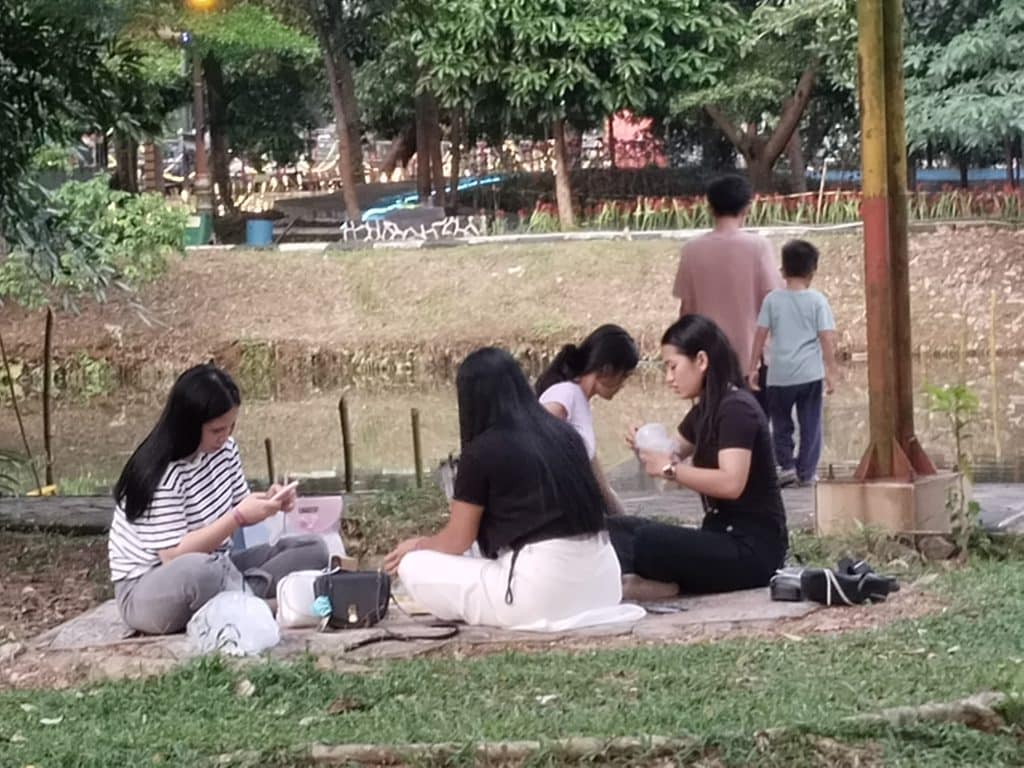 10 Jurus Cerdas Menikmati Taman Kota Saat Weekend: Asik, Aman, dan Bebas Stres 1 10 Jurus Cerdas Menikmati Taman Kota Saat Weekend: Asik, Aman, dan Bebas Stres